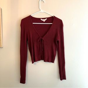 No boundaries cardigan sweater with bow tie front ribbed maroon size M giblets.